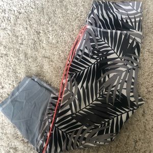 Old Navy High-Waisted Crop Athletic Leggings